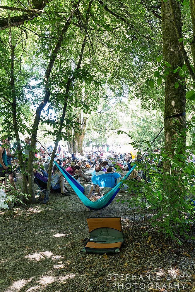 Ambiance at the 41st Vancouver Music Folk Festival in Jericho beach park on Sunday Jul 15, 2018, in Vancouver, BC, Canada - Photo © Stephanie Lamy