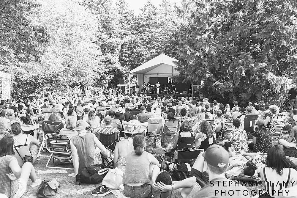 Ambiance at the 41st Vancouver Music Folk Festival in Jericho beach park on Sunday Jul 15, 2018, in Vancouver, BC, Canada - Photo © Stephanie Lamy