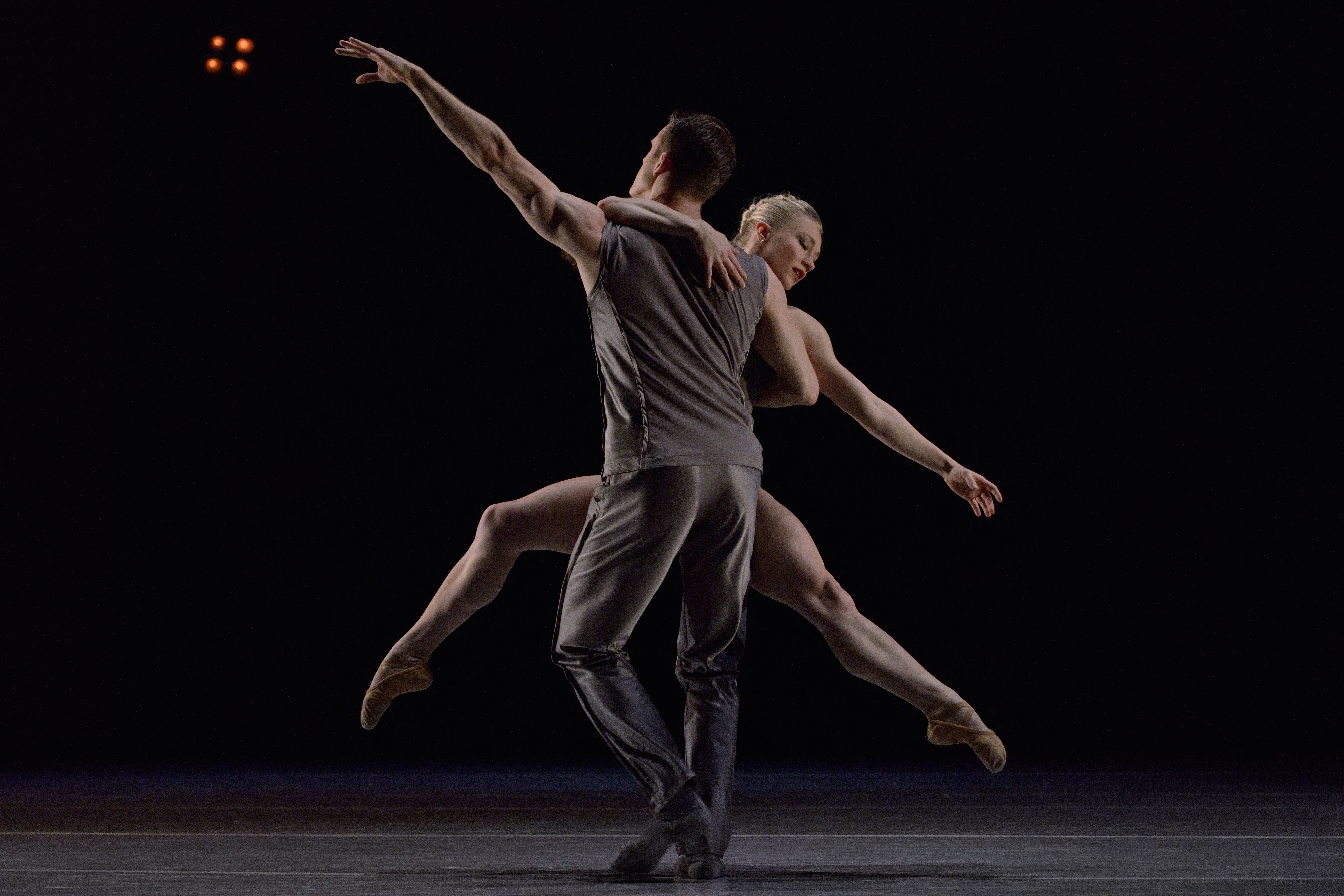 Ballet BC Dancers Parker Finley and Scott Fowler in '1st Flash'_Dress_Elo_28022019_35 photo©Michael Slobodian