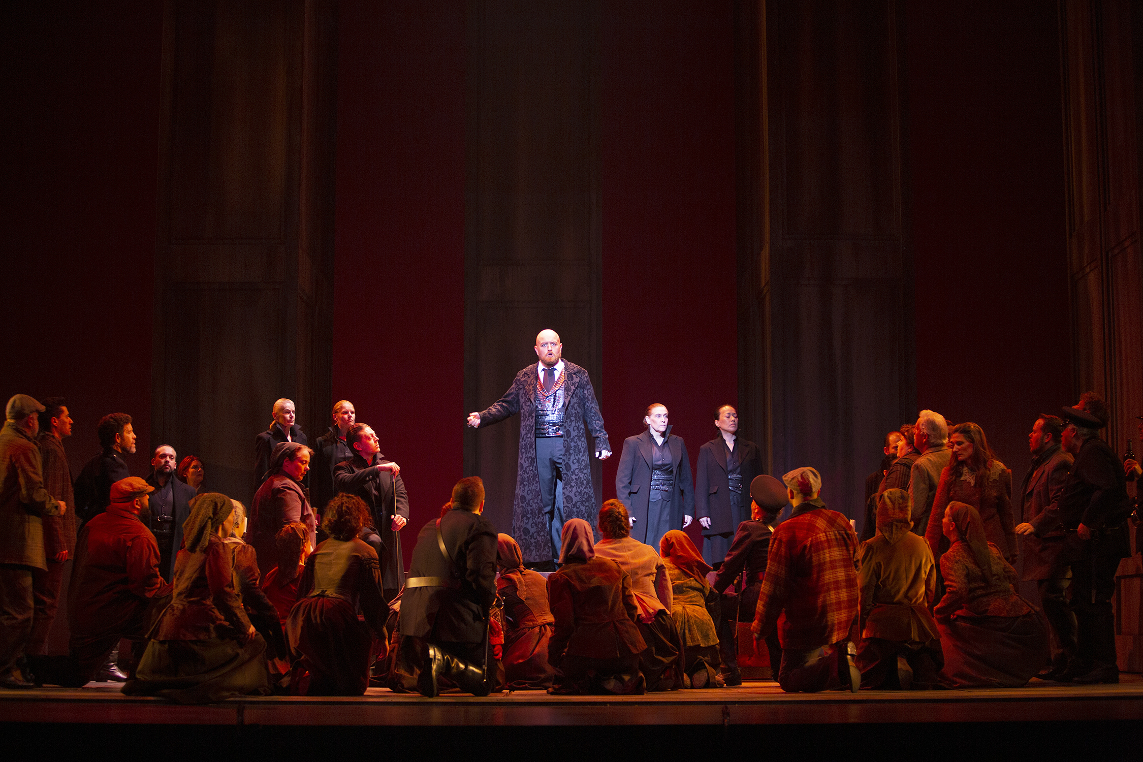 Faust - Robert Pomakov and chorus - photo Tim Matheson (1) (1)