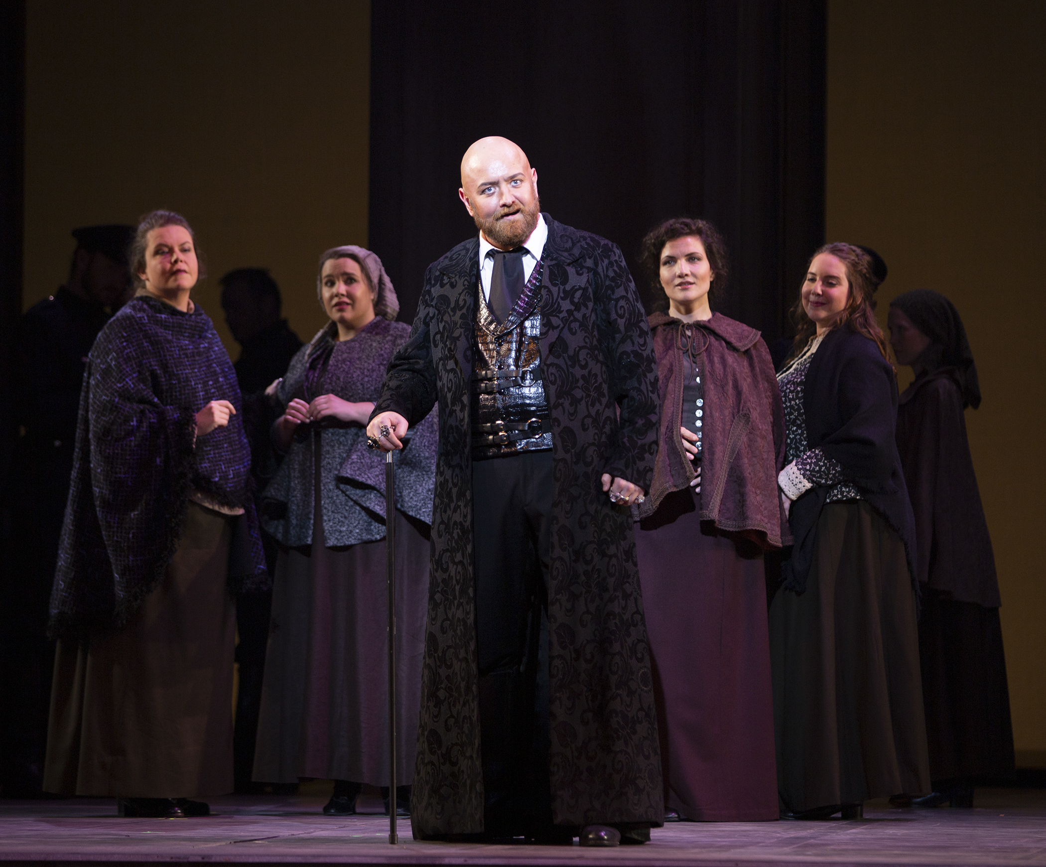 Faust - Robert Pomakov and chorus - photo Tim Matheson