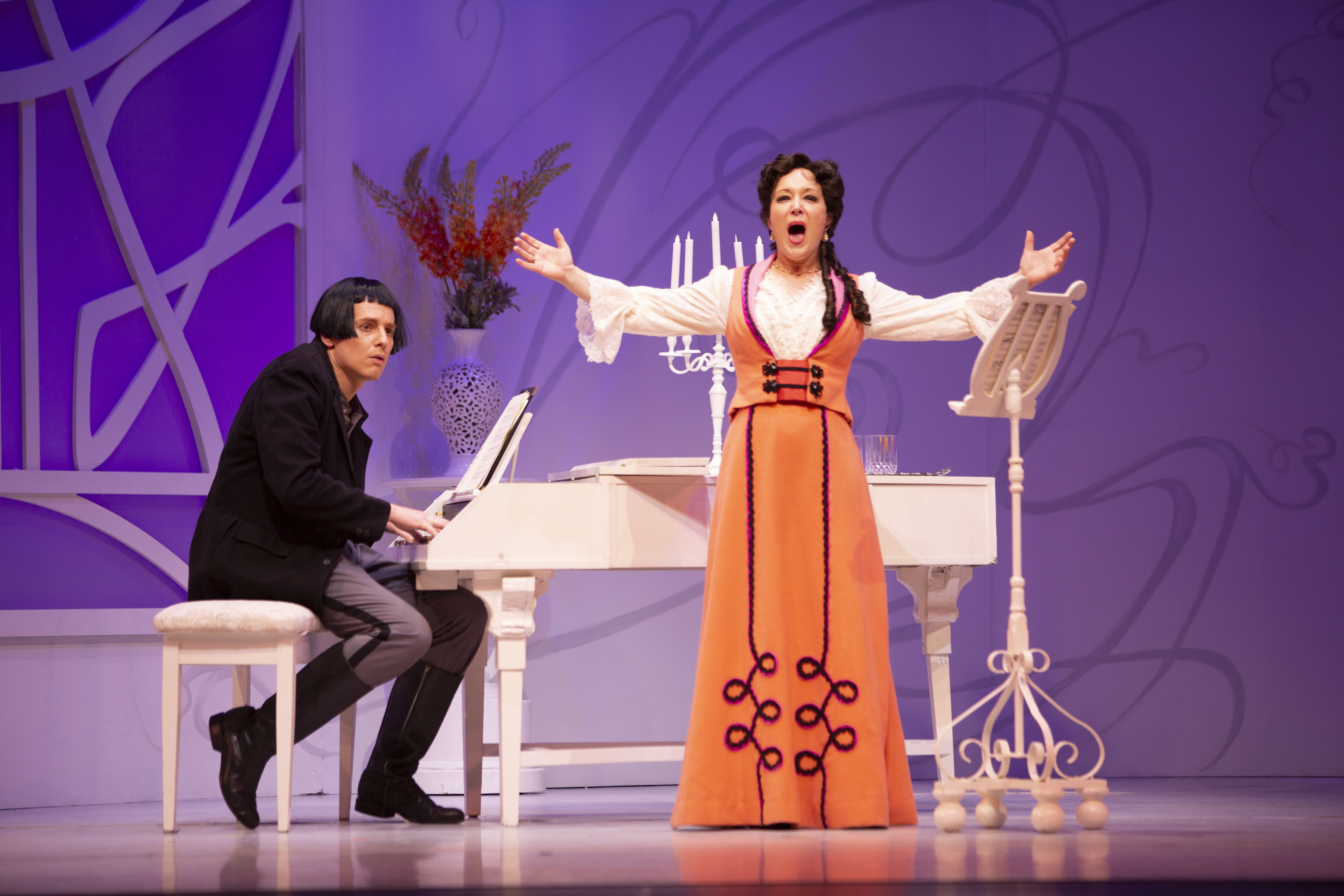 VO Barber of Seville - Isaiah Bell and Julie Boulianne - photo Tim Matheson