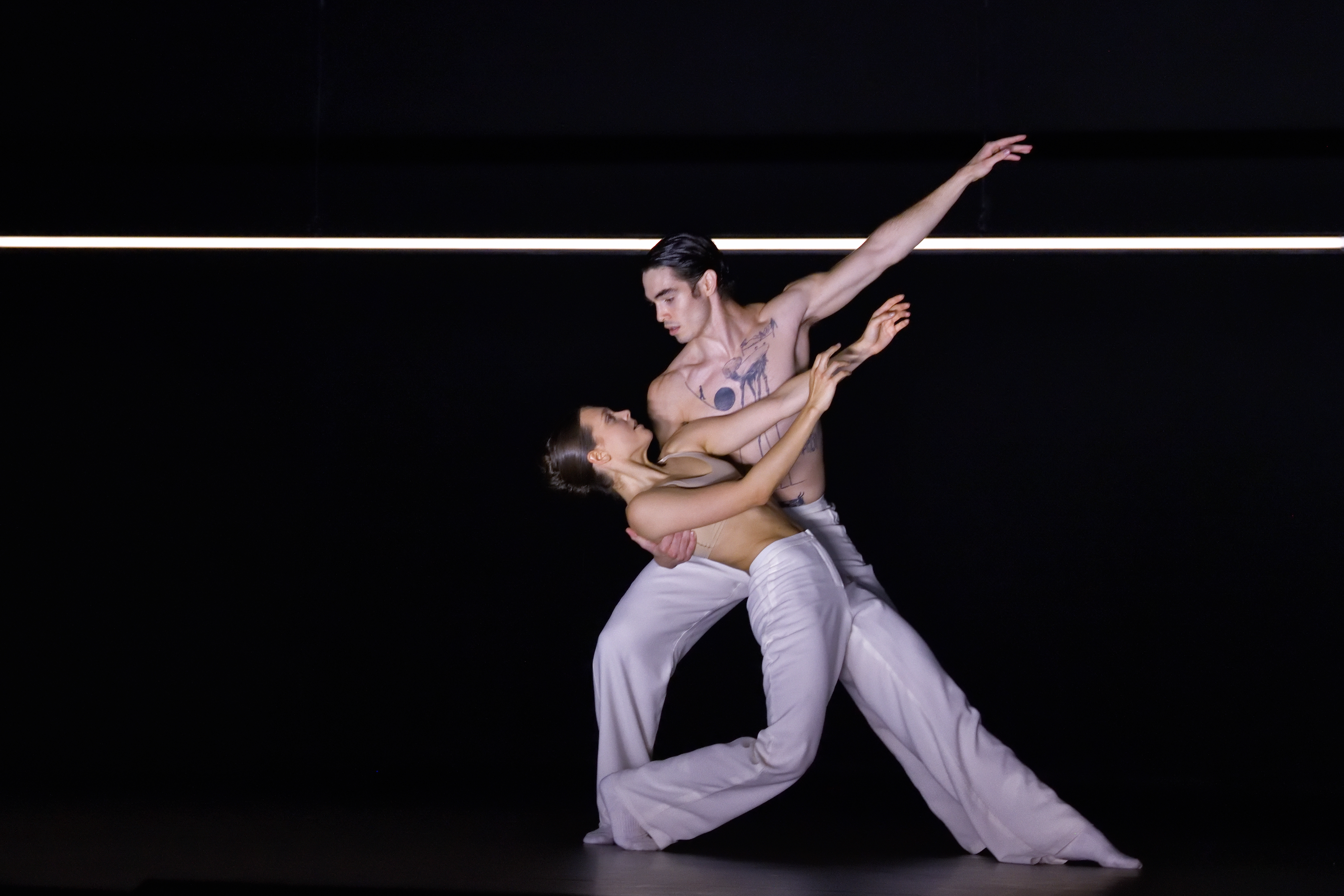 Ballet BC Dancers Sarah Pippin and Rae Srivastava in Silent Tides. Photo by Michael Slobodian (1)